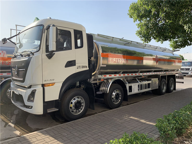 油罐車(chē)廠(chǎng)家 綠色駕駛七大技巧 油罐車(chē)廠(chǎng)家 綠色駕駛七大技巧