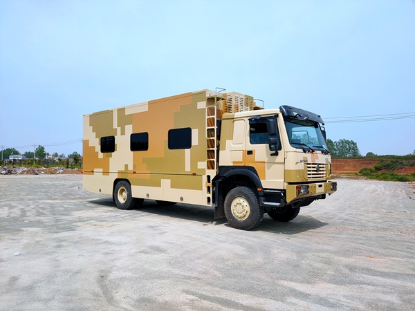 重汽豪沃四驅(qū)野戰(zhàn)宿營(yíng)車(12人)