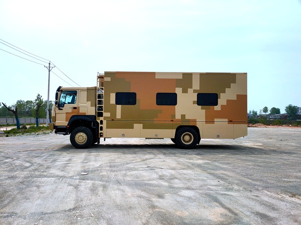 重汽豪沃四驅(qū)野戰(zhàn)宿營(yíng)車(12人)