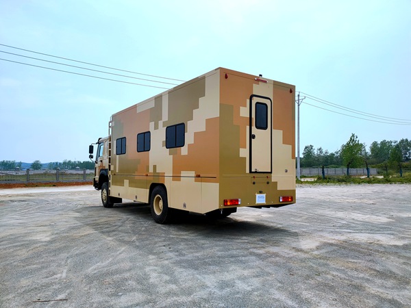 重汽豪沃四驅(qū)野戰(zhàn)宿營(yíng)車(12人)