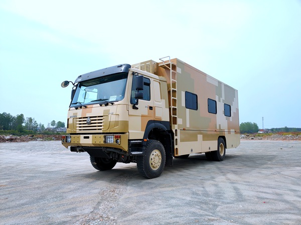 重汽豪沃四驅(qū)野戰(zhàn)宿營(yíng)車(12人)