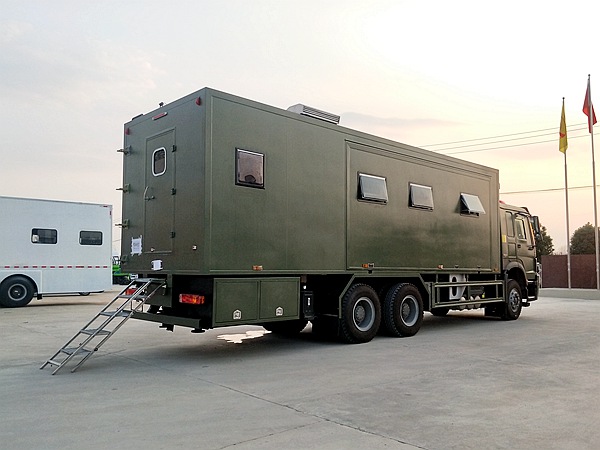 重汽豪沃后雙橋野戰(zhàn)宿營車(8-24人)