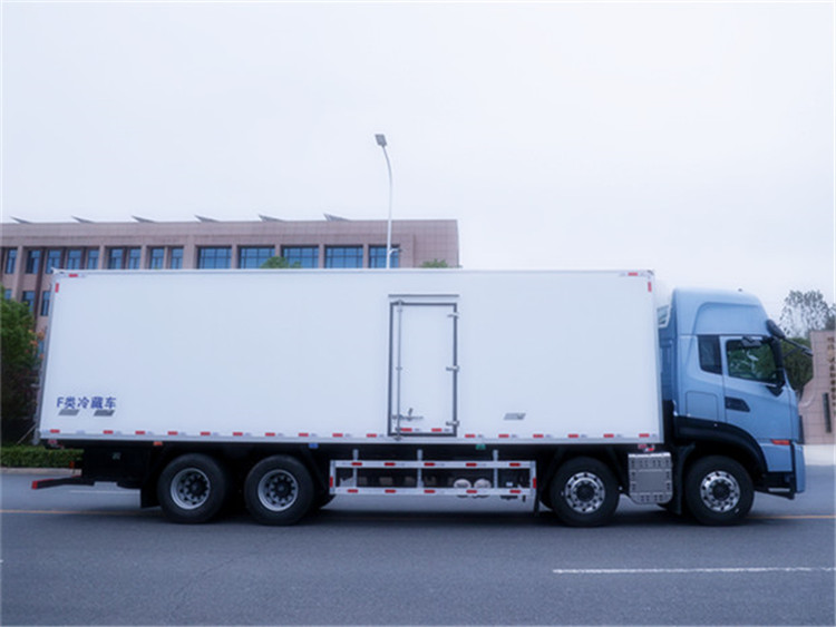 東風(fēng)天龍前四后八9.6米冷藏車